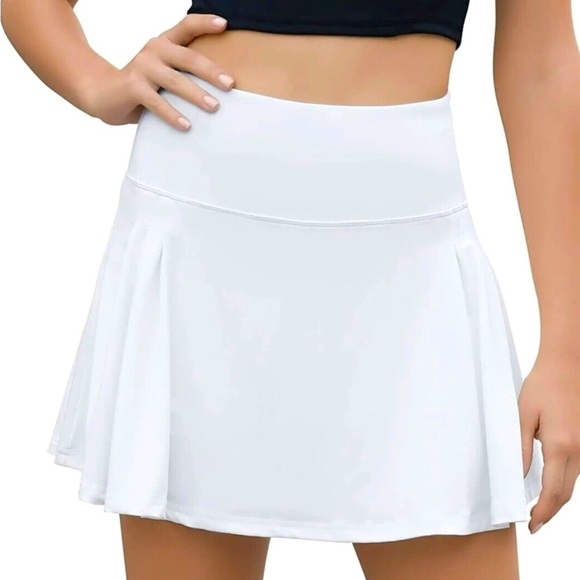 We 1 Fit Dresses & Skirts - We 1 Fit Women’s NWT Tennis/Golf White Pleated Skort Size Small 2/$27🌞